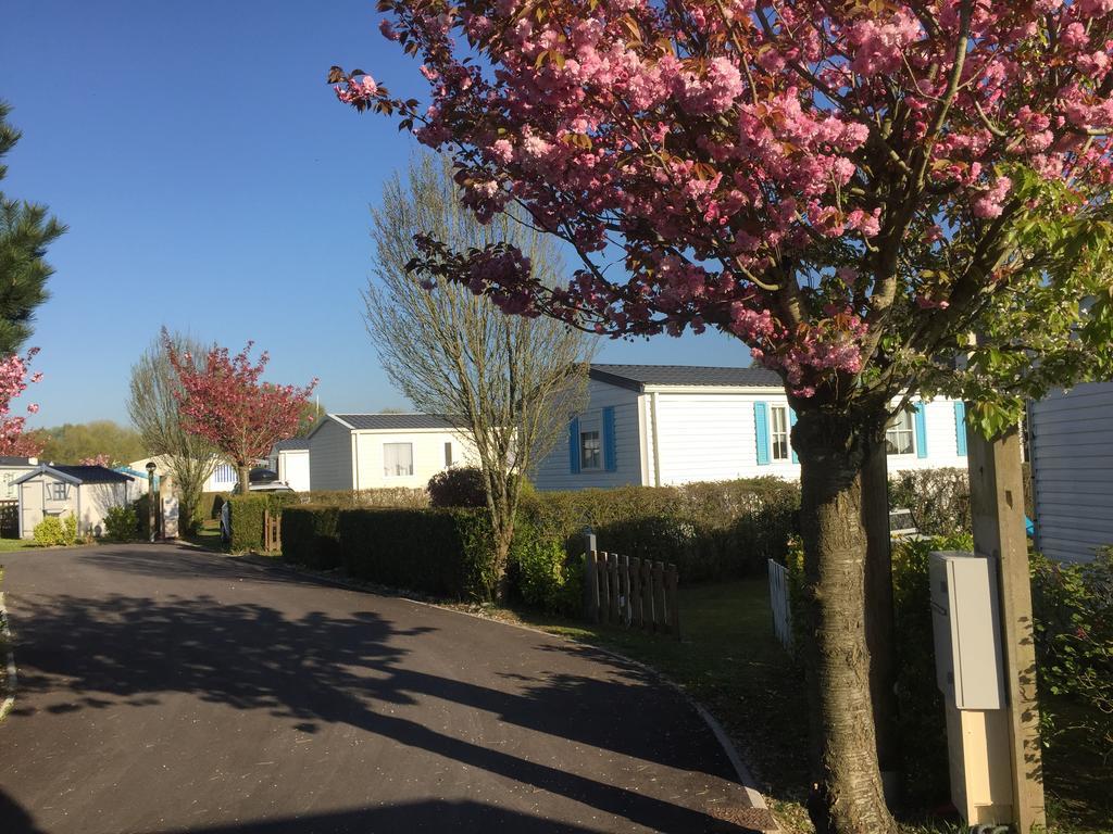 Camping Caravaning Les Cerisiers Berck Sur Mer Verton Exterior foto